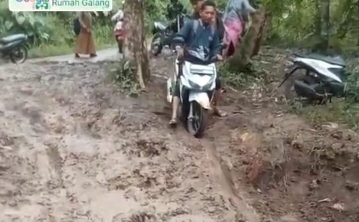 Jalan Desa Hegar Manah Sindang Ratu Rusak Parah, Pemerintah Kemana? IMG 20251028 WA0044